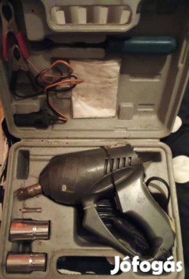 Elektromos kerékkulcs dobozában