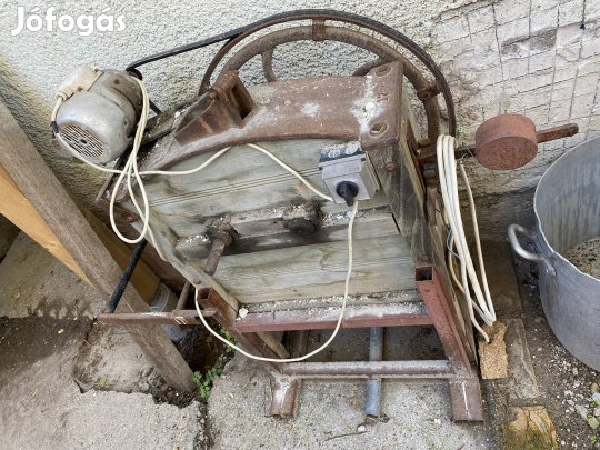 Elektromos kukorica morzsoló.