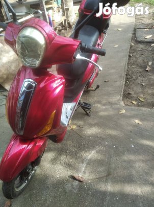 Elektromos robogó Zt-09 eladó, li-ion akkuval, 35Km/h