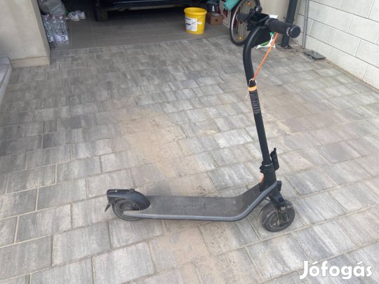 Elektromos roller Ninebot E2 Pluss