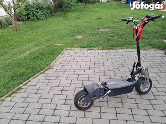 Elektromos roller új akkukkal és gumikkal.