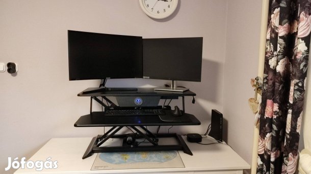 Elektromosan emelhető, dupla monitor állvány, álló/ülő munkához, futár