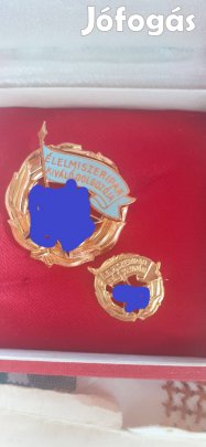 Élelmiszeripar Kiváló Dolgozója kitüntető jelvény