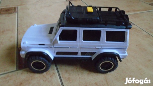 Elemes Dzsip autó - fehér-fekete, lendkerekes, műanyag - jó állapotú