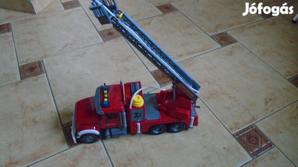 Elemes Tűzoltó autó hosszan kihúzható létrával - újszerű