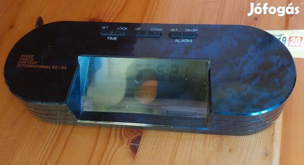 Elemes, digitális asztali óra