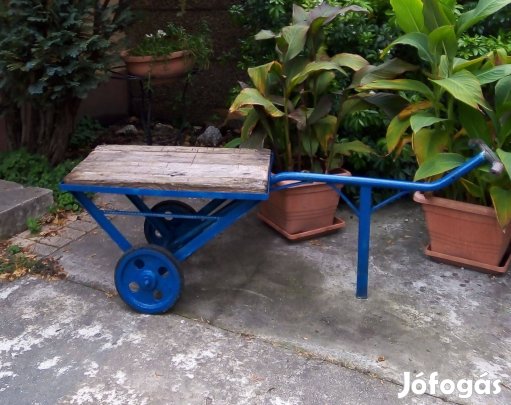 Elemszállító jó állapotú eladó