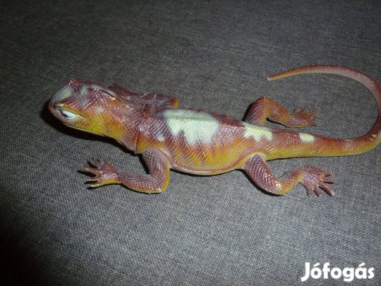 Élethű gyík figura