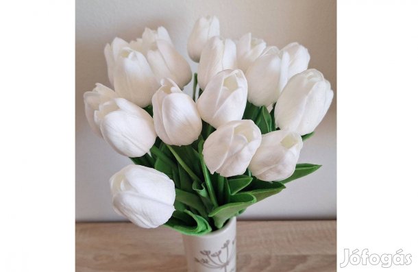 Élethű tulipáncsokor