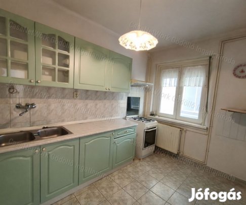 Élhető családi ház csendes kerttel