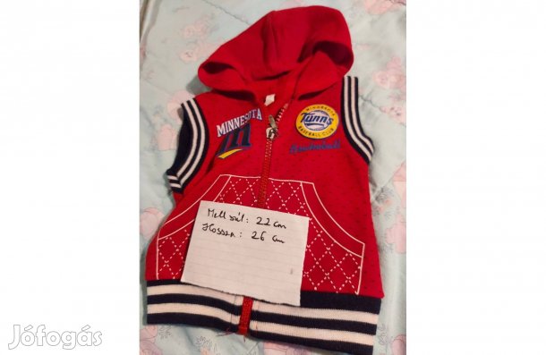 Elől cipzáras kisfiú felső, piros, kapucnis,