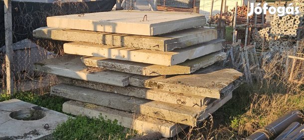 Előregyártott vasalt betontáblák