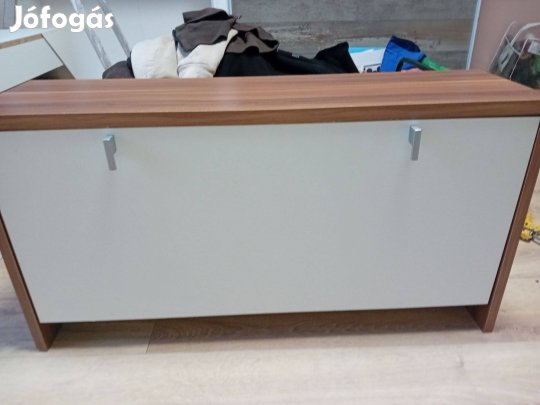 Előszoba fal cipös szekrénnyel