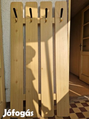 Előszoba fal és cipős szekrény tükörrel