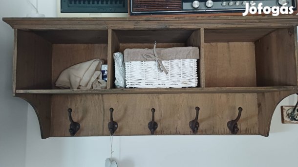 Előszoba fal fa szekrény 