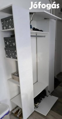 Előszobafal, alig használt.