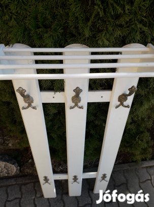 Előszobafal akasztó ruhaakasztó