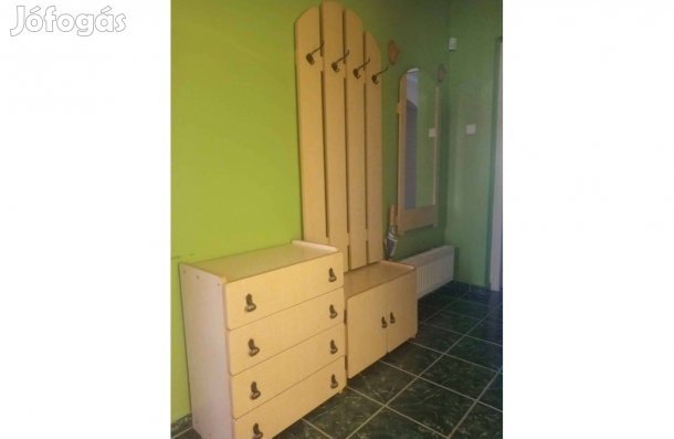 Előszobafal szekrényekkel