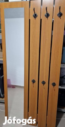 Előszobafal tükörrel