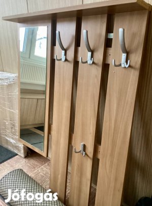 Előszobafal tükörrel, akasztókkal