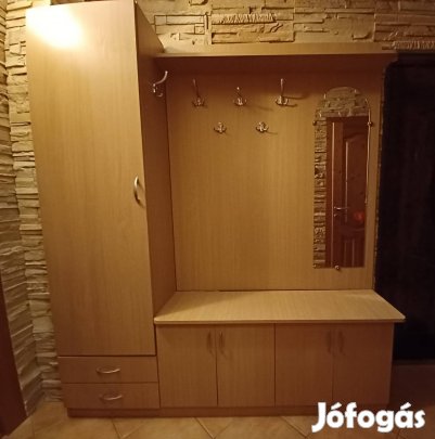 Előszobaszekrény