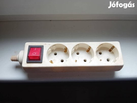 Elosztó hosszabbító vezetékelhető