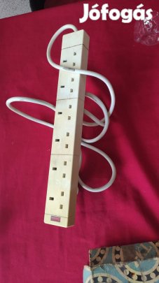 Elosztó konnektor hosszabbító gyerek védelemmel. Ár: 400 forint. Foxpo