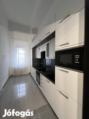 Első Emeleti Belvárosi Lakás Eladó