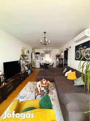 Első emeleti 2 szoba +nappalis lakás a belvárosban eladó
