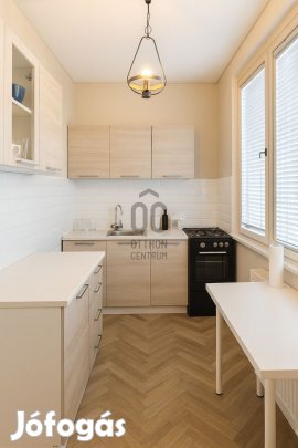 Első emeleti, 3 szobás lakás eladó a Csapó utcán