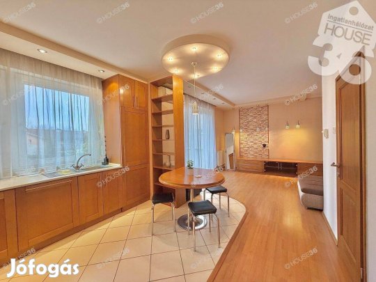 Első emeleti fiatalos lakás eladó