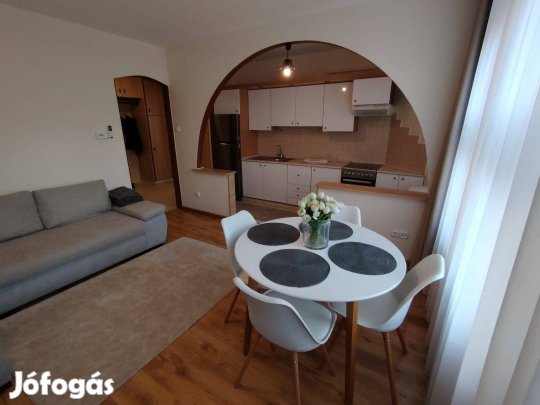 Első emeleti lakás a belvárosban!
