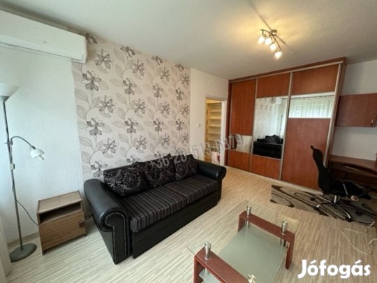 Első emeleti lakás eladó a lakótelepen