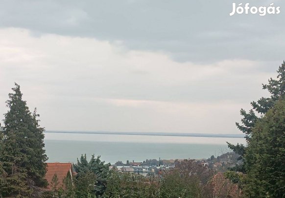 Elvehetetlen Panorámás Ház Balatonalmádiban Az Öreg Hegyen Eladó