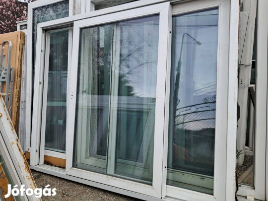 Emelő - toló ajtó