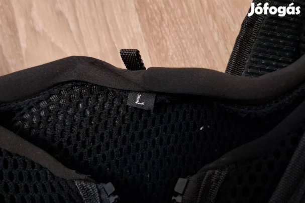 Emerze EM7 testprotektor fekete