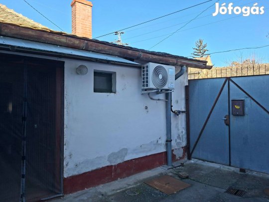 Enyhén felújitandó, vegyes falazatú családi ház