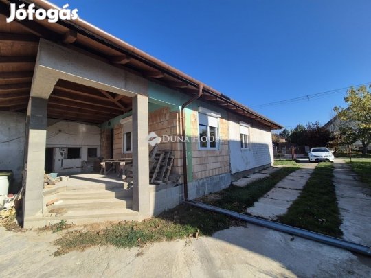 Enyingi 130 nm-es ház eladó
