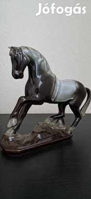 Eozin mázas porcelán ló (28x23 cm)