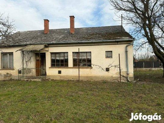 Építési telek, vagy felújítandó családi ház eladó