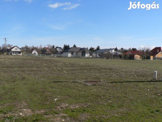 Építési telek a Balatontól 900m-re,Balatongyörökön!