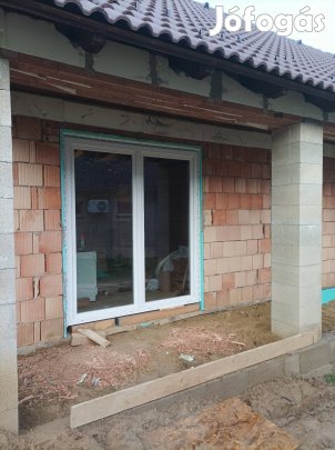 Építési telek házzal 