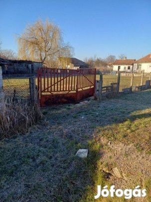 Építésitelek ajándékkal