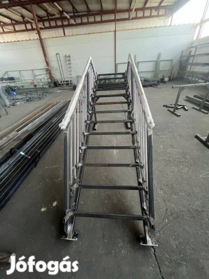 Építkezésből kimaradt lépcső eladó