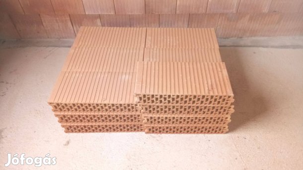 Építkezésből megmaradt Wienerberger téglák