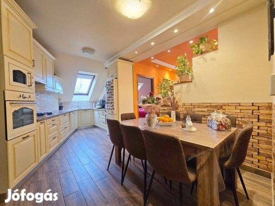 Epreskerti 64/80nm-es, erkélyes, nappali+3szobás újszerű lakás Sos el