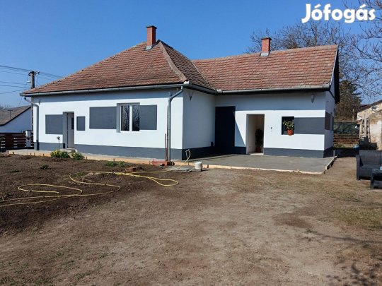 Ercsiben 105 nm-es családi ház Eladó