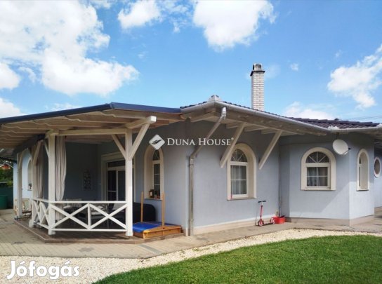 Ercsii 145 nm-es ház eladó