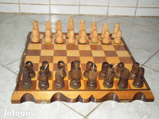 Érdekes faragott sakk készlet, ember figurás sakk készlet nr.3