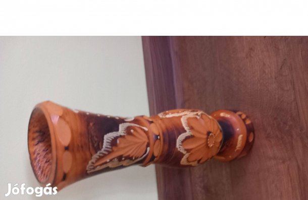 Erdélyi faragott diszes fa váza